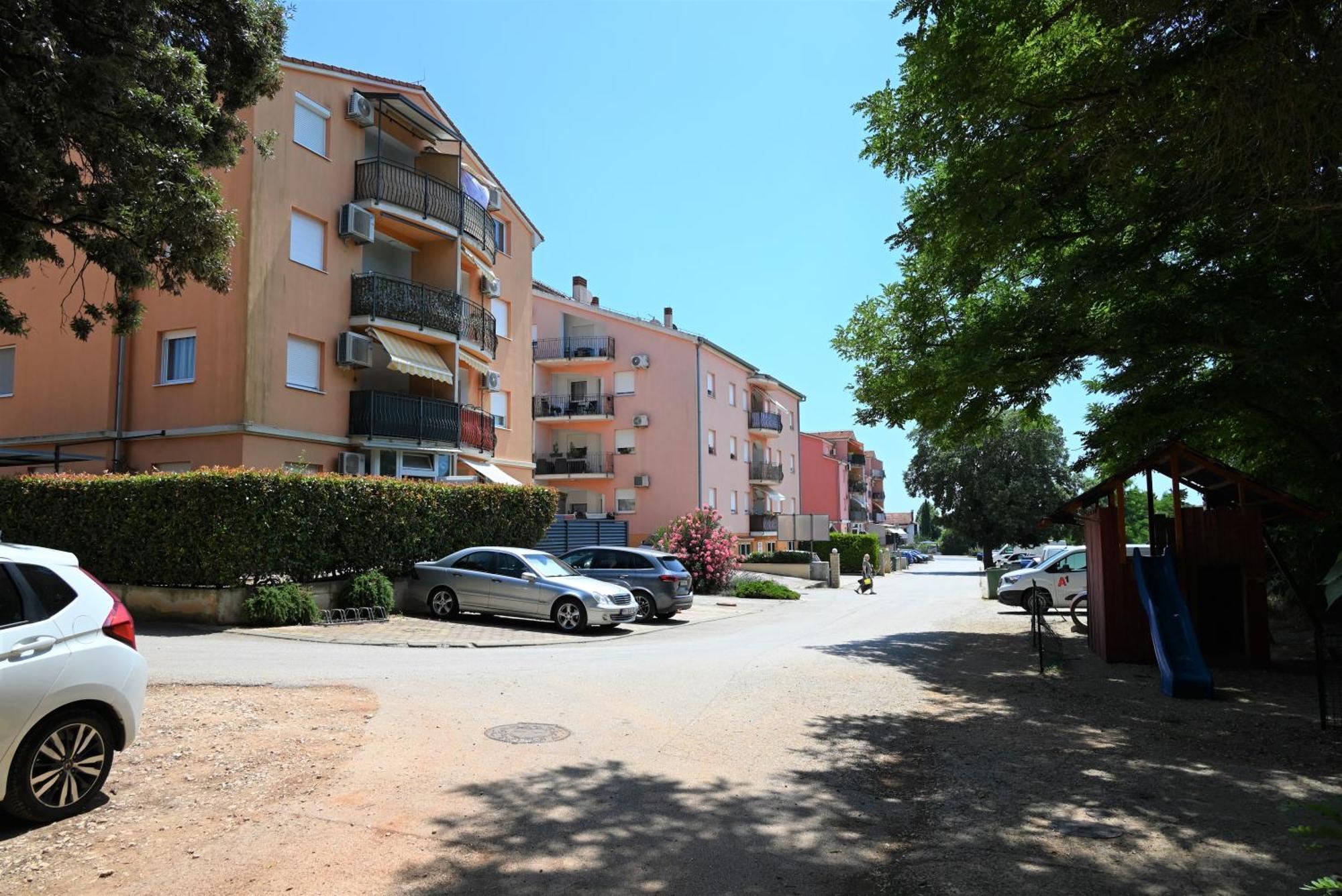 In The Free Parking Apartman